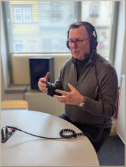 "Die Welt ist verrückt – und ich lasse mich nicht verrückt machen." Bodo Ramelow über Wut, Würde und Raubtierkapitalismus, über Hungerstreiks, Arbeitskämpfe und warum Wegschmeißen inzwischen ein Geschäftsmodell ist – auch für Menschen.